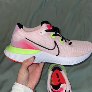 Nike renew sneakers - SO cute